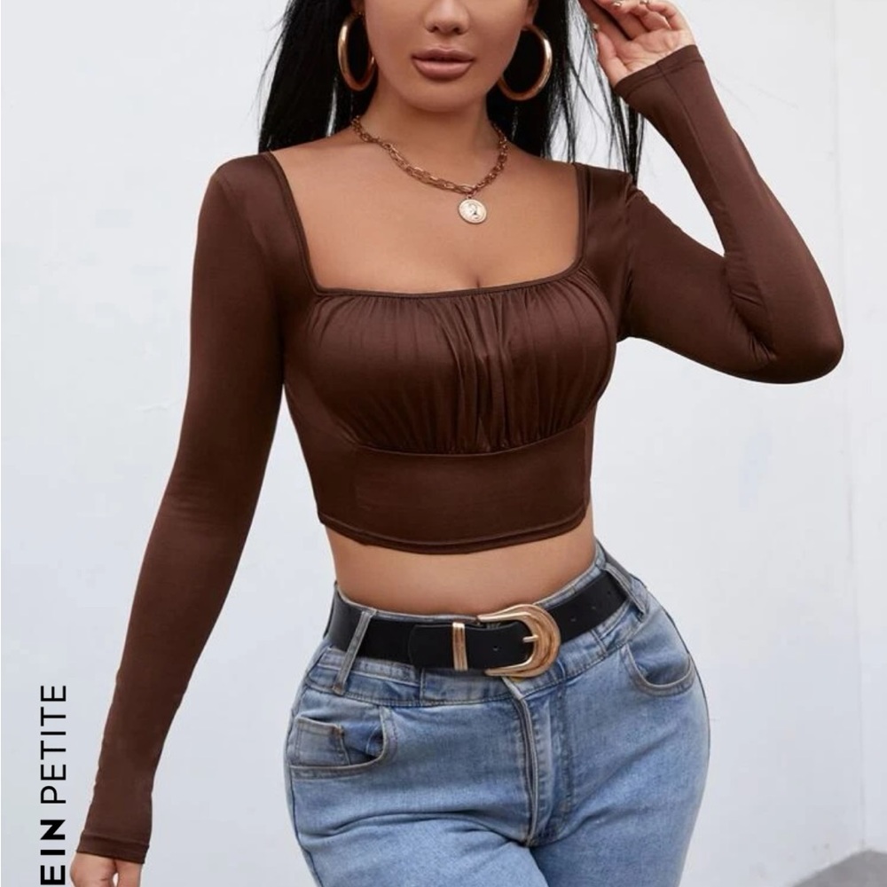 Square neck ruched bust crop tee